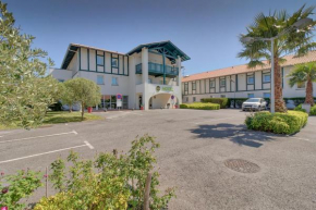  B&B HOTEL Saint Jean de Luz  Сен-Жан-Де-Лю